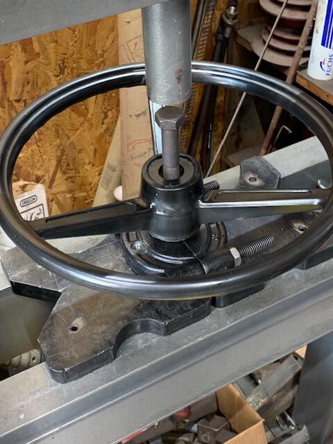 139980900_Steeringwheelremovalfromspare3.jpg.1c3d082db874d51dd085e485c1ac9b23.jpg