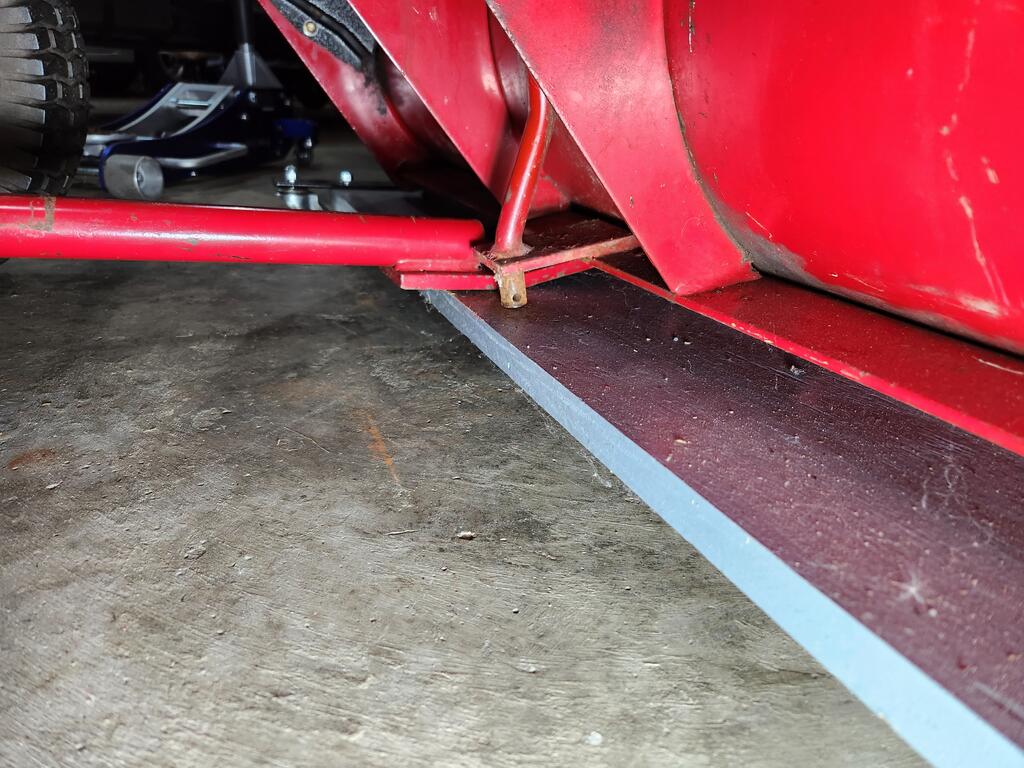 1853994126_SnowblowerLift.jpg.e0a23aa70bc0783c02bcde0c3b4eae03.jpg