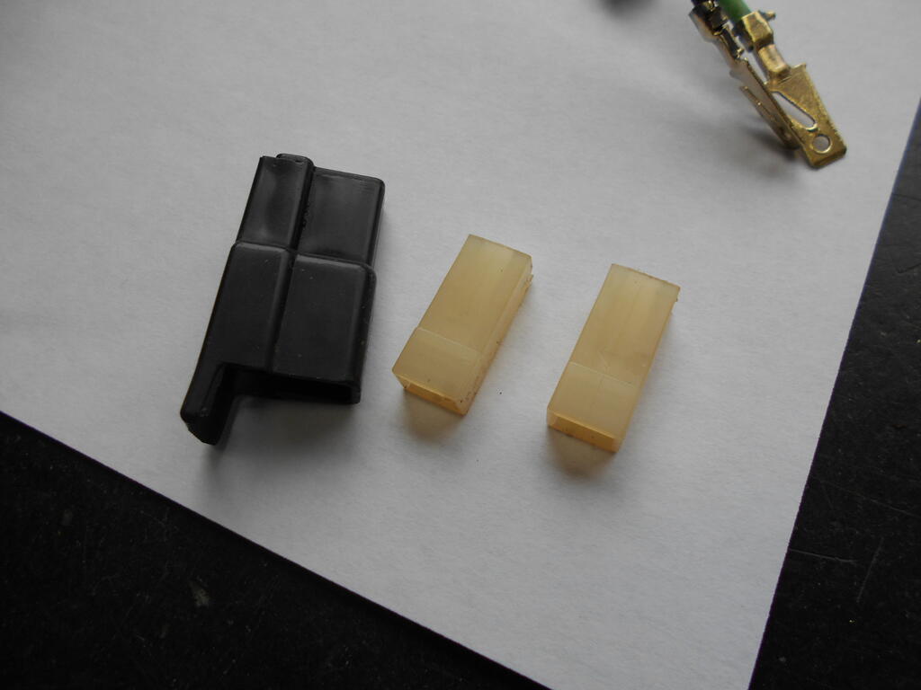 725549629_Plasticconnectorcoverscleaned.JPG.6d07e7bd8e654d3b8429dc5d22a0cbde.JPG