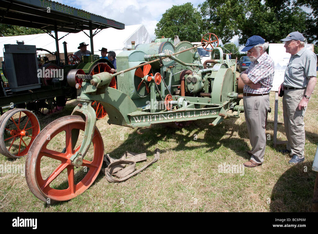 whiting-bull-tractor-.jpg.e2b7f65f694a0800e5ec88f7862e74f4.jpg