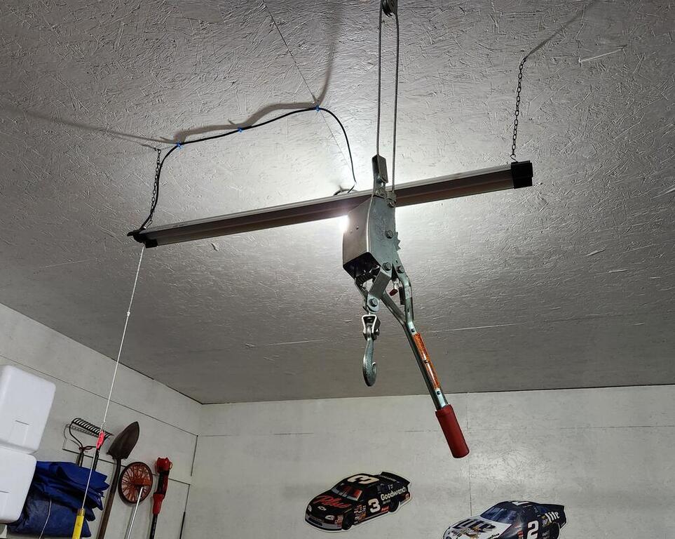 1323405076_GarageHoist.thumb.jpg.6342cc36df1c283ab5d947a616dde939.jpg