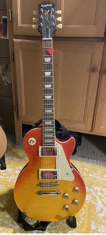 EpiphoneLP.jpg.ec8c2e74a8b9e8c60a95c827586668b5.jpg