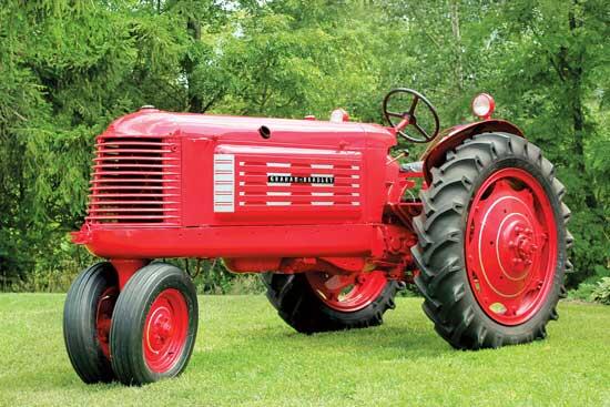 graham-bradley-tractor.jpg.1c8311be7b7aa1918e19d3bfdf3f6c56.jpg