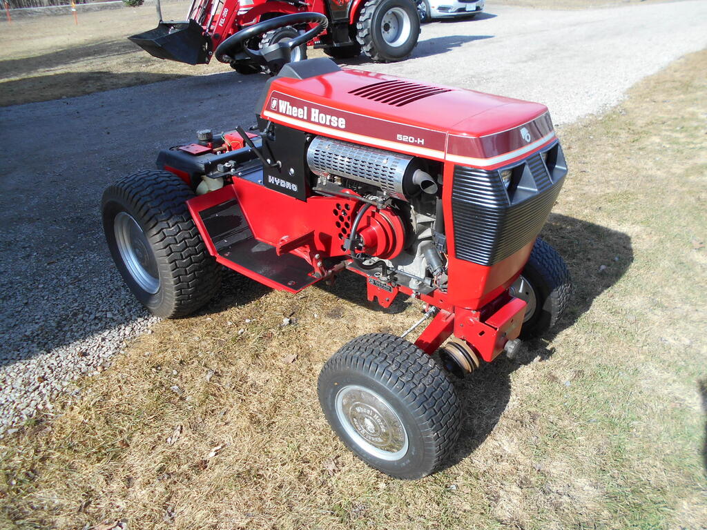 279516134_Tractorcleaned.JPG.9fcbd25ae1b78c8e13fe03195566b3b3.JPG