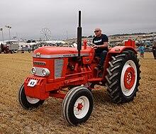 1305401960_LongNuiffieldUniversaltractor.JPG.07fc37bdfd494d9b9666fdb62516d6f0.JPG