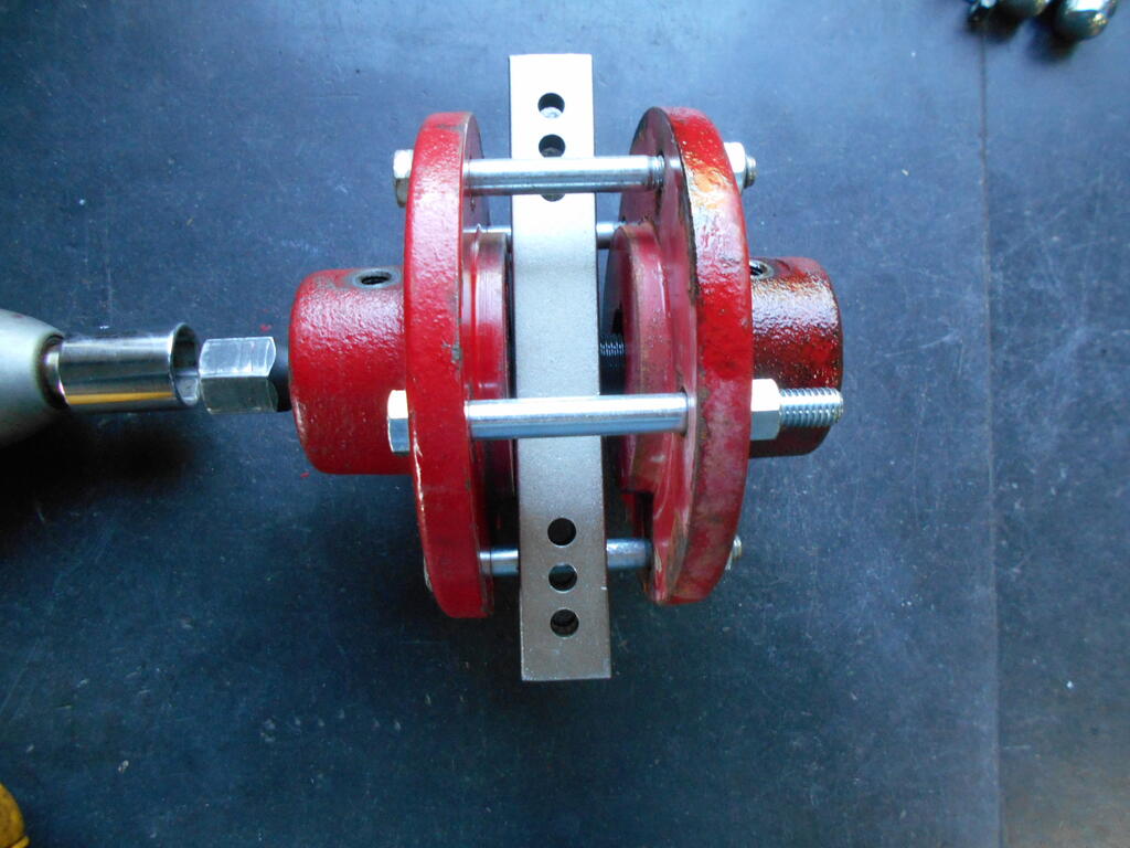 1705659594_Hubpullerassembled1.JPG.348e6e166d5ea02aa569892c2cec2cc4.JPG