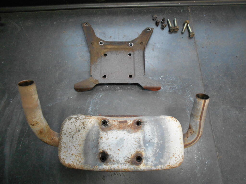 1075095668_Mufflerandbracket3.JPG.da49c3dea2cbaf924e641beea8ed78bc.JPG