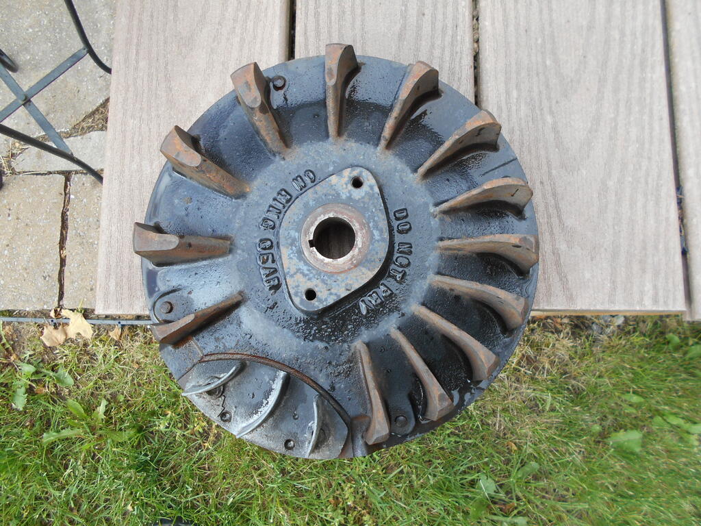 107723816_Flywheelcleaned1.JPG.d2de9c064e2c7091b31a7abebfc8592d.JPG