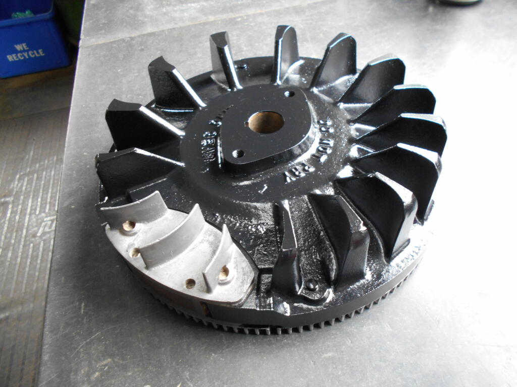 1274170388_Flywheelpainted1.JPG.45eff63f7bae9ae8545b0e62076589df.JPG