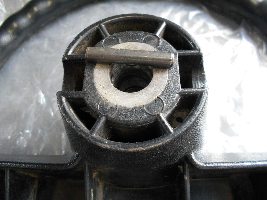 153828725_Steeringwheelandrollpin.JPG.23c2555424b142b095be4a629bdd6fae.JPG