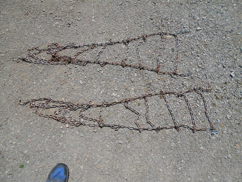 1626729243_Tirechains.JPG.b6c4de2de849eb235f43888fd4479a7e.JPG