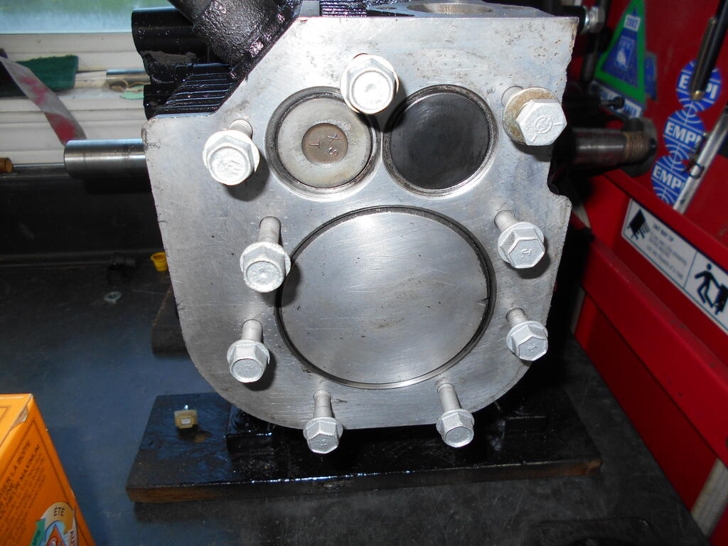 184945583_Engineandboltspaintedandallholestapped1.JPG.9ab9fbf26f64f91735a7cce81fd4e186.JPG