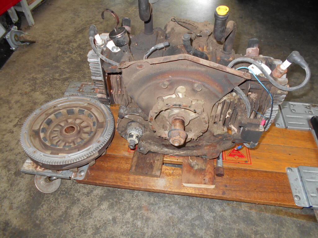 186522767_Flywheelpulled1.JPG.474eabfd27083861b1cc44e2d6ae7dce.JPG