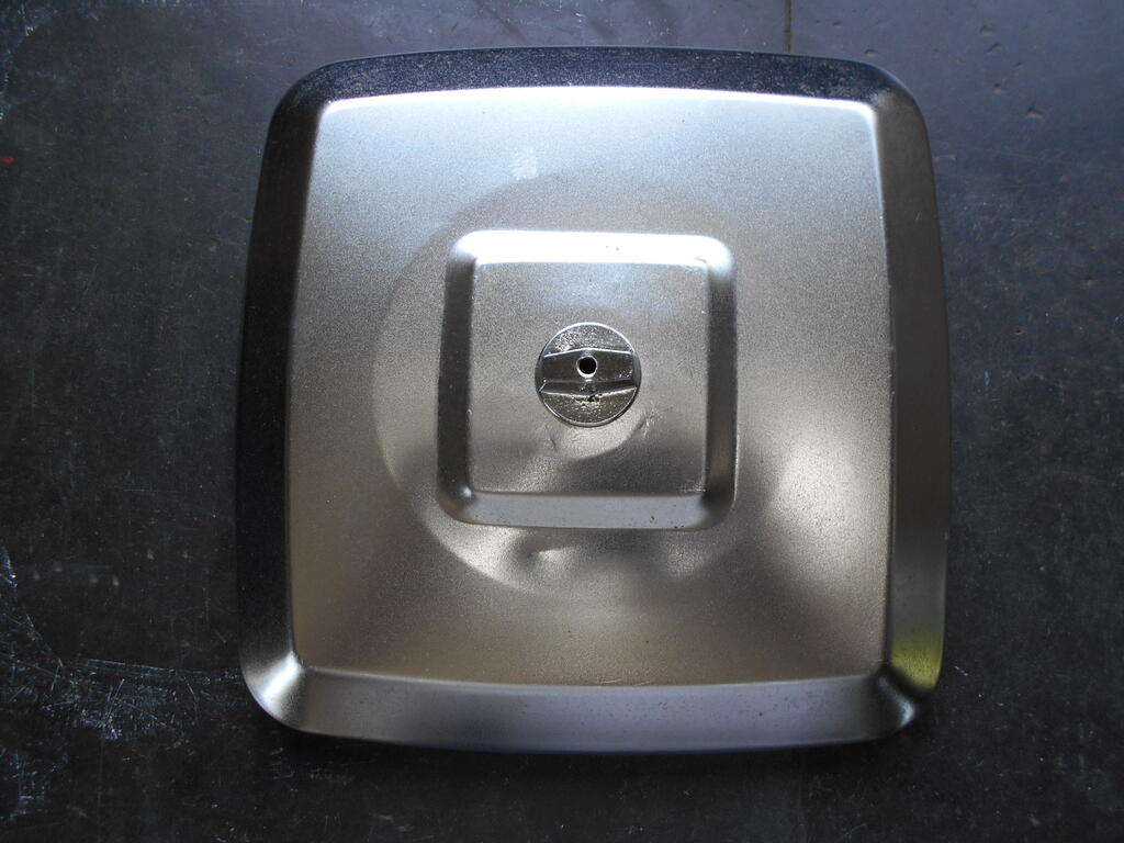 1975361092_Aircleanerlidcleanedandpolished6.JPG.101f859f1a2cfe9adc654c299beefc31.JPG