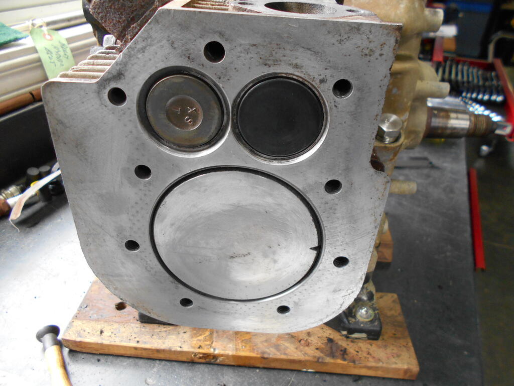500072893_Pistoncleanedandvalvesinstalled1.JPG.a44af714f0e071d71a395d9030d97f9d.JPG