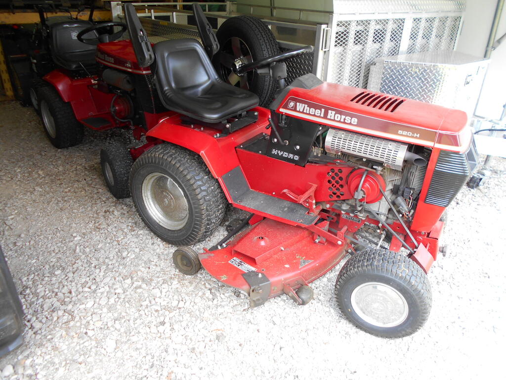 941435673_Tractorinthestablewithhisbuddies1.JPG.4d2bdd5b9130cf6a3fa76d2c7401ab4b.JPG