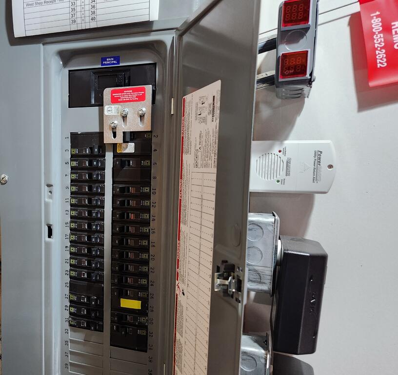 2007923467_ElectricPanel.jpg.57681c32341981f23eb34e0da522e454.jpg
