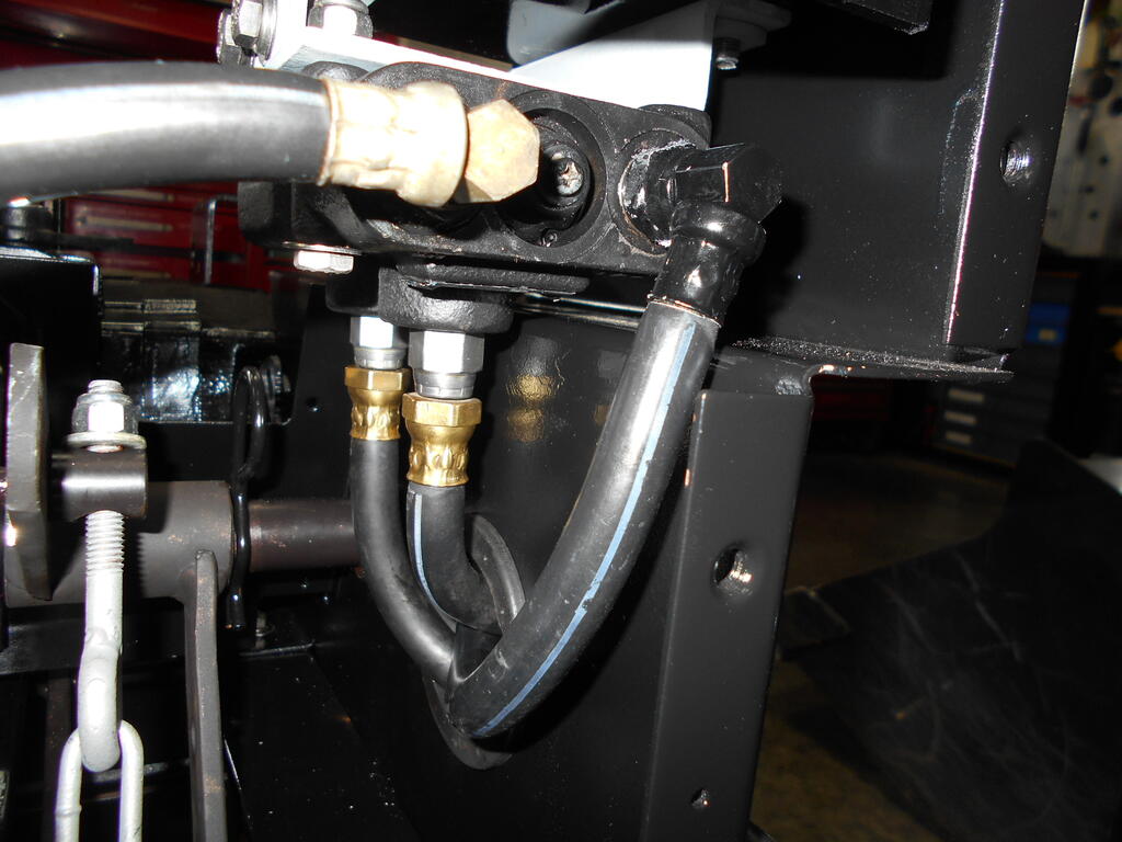 18819566_Hydraulicreturnhoseinstalled1.JPG.ea9c9732bbde5eb17411663579c0800e.JPG