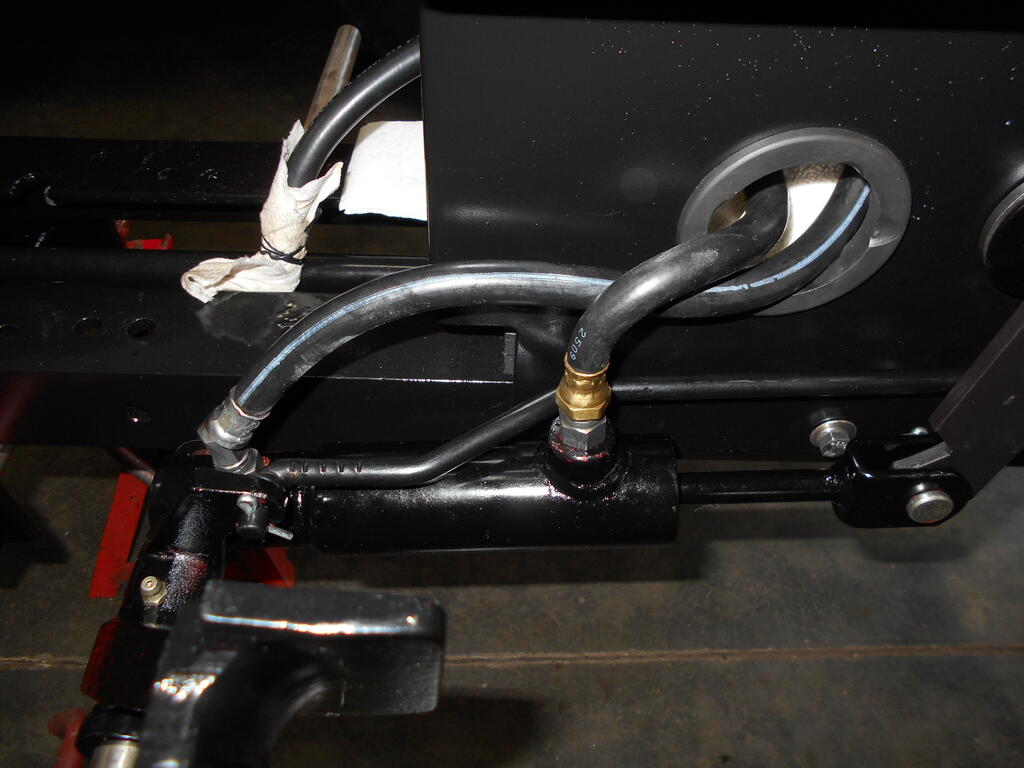 249326762_Hydraulichoseshookedupbetweenvalveandcylinder1.JPG.33c068fc886465d44f0749aa9f57f8ca.JPG