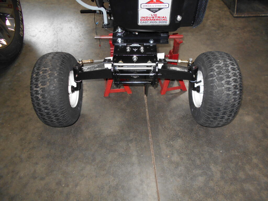 1052799807_Frontwheelsinstalled.JPG.ca9e2e54dc20561d315be585bf27170b.JPG