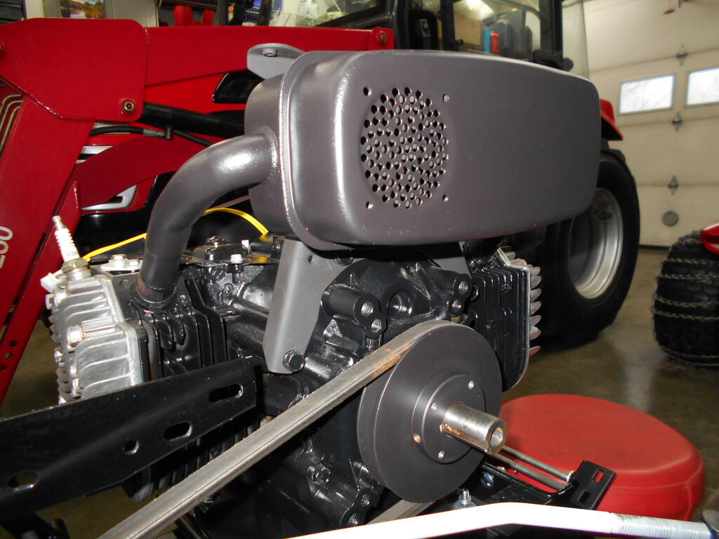 1174369335_Mufflerassemblyboltedtoengine1.JPG.316a6c9d70df8e5b5049e135bb59f14f.JPG