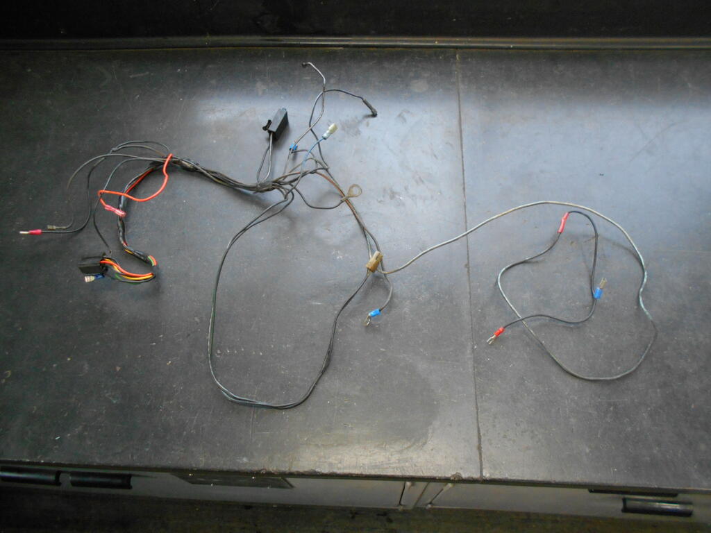 1204296316_Wireharnessasfound.JPG.00eaf725e00bbb076b80d237e226170f.JPG