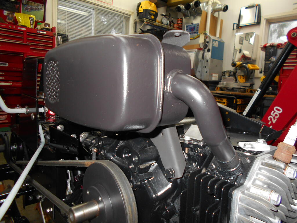 136271115_Mufflerassemblyboltedtoengine2.JPG.8a69e714fde1a2de4d4a24956e6d143f.JPG