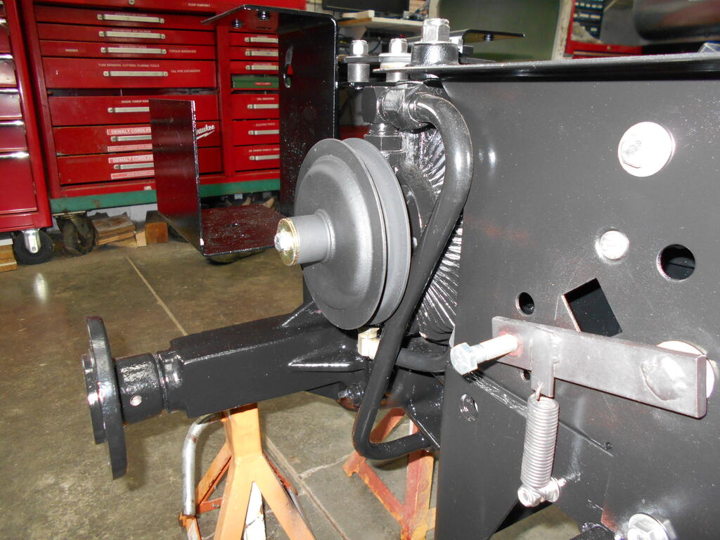 158168411_Hydrostatictransmissiondrivepulleyinstalled.JPG.6dab3777d36b4dcf2d3e1cd213f1e3d2.JPG