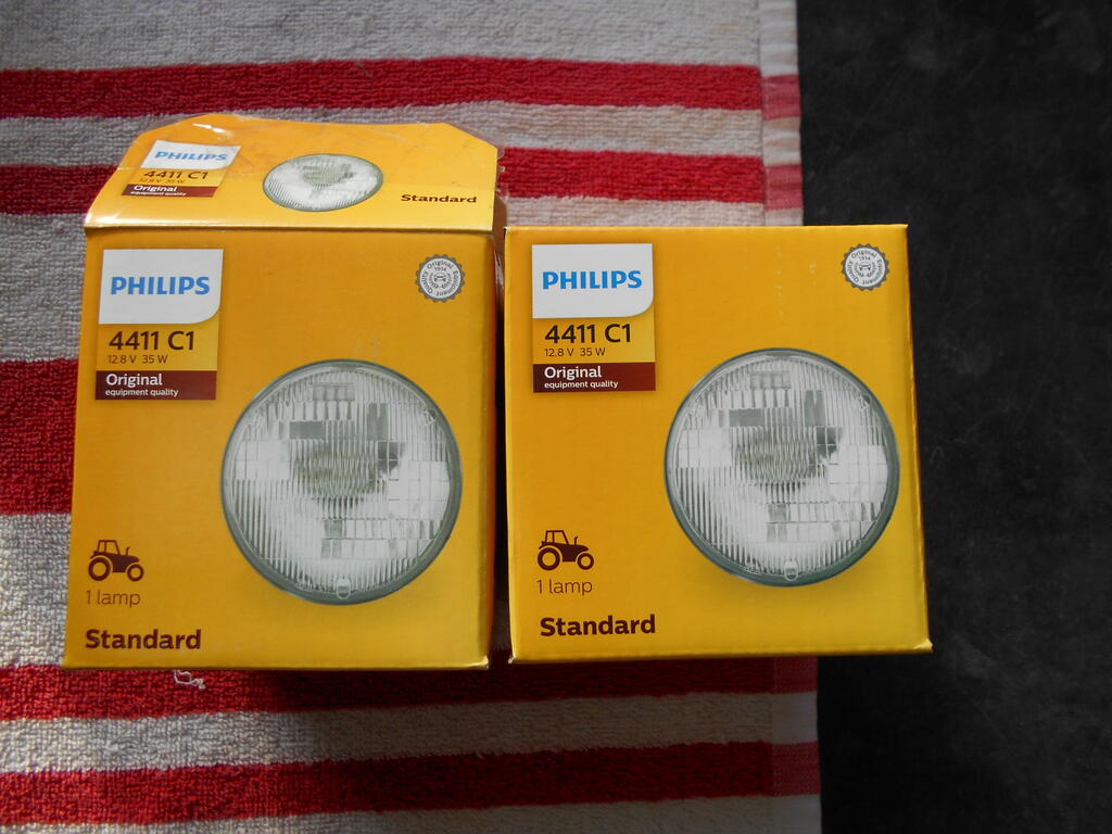 1857690570_Newheadlightbulbs.JPG.7e713bda1d81db46786fe8a3ee368368.JPG