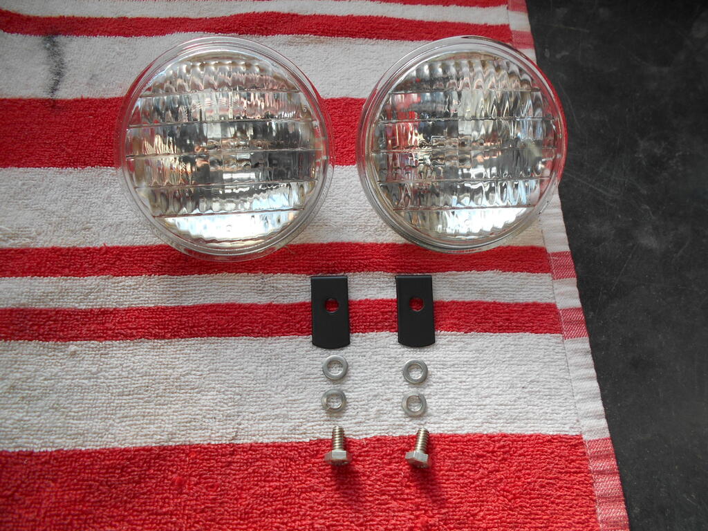 202264737_Headlightbulbsreadytoinstall.JPG.bd11a565cc2f6a4d6e44000e87f5579a.JPG