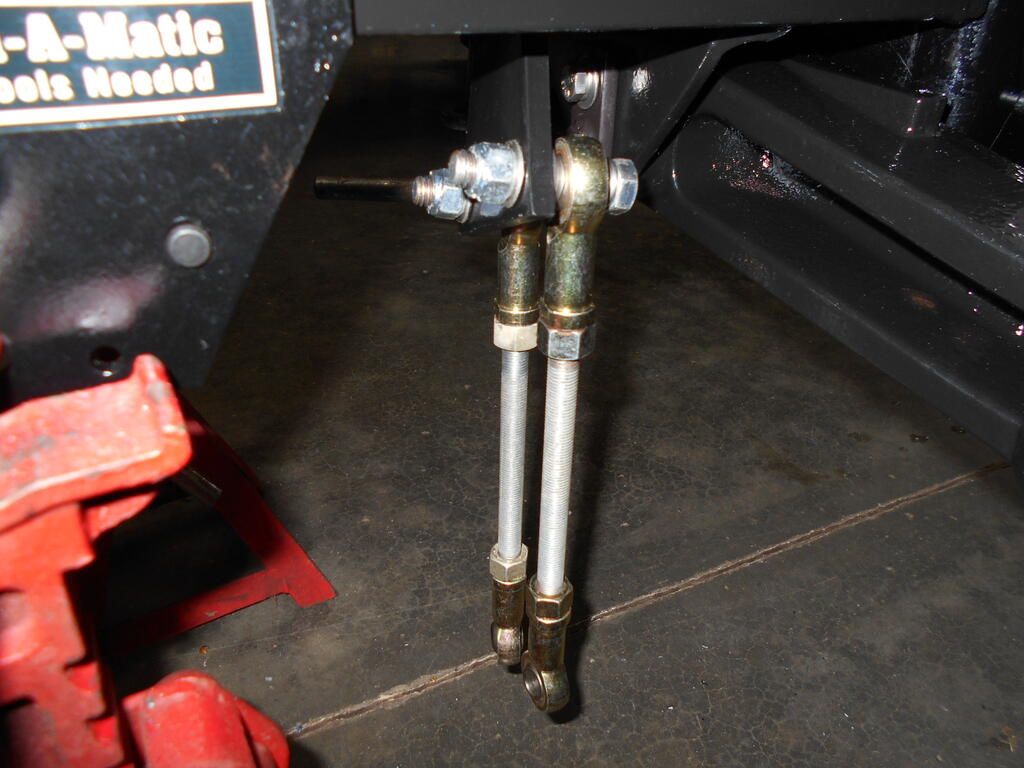 2023059512_Bothtierodsboltedtolowersteeringshaft2.JPG.f165bd5218bca6205597dc4753609f24.JPG