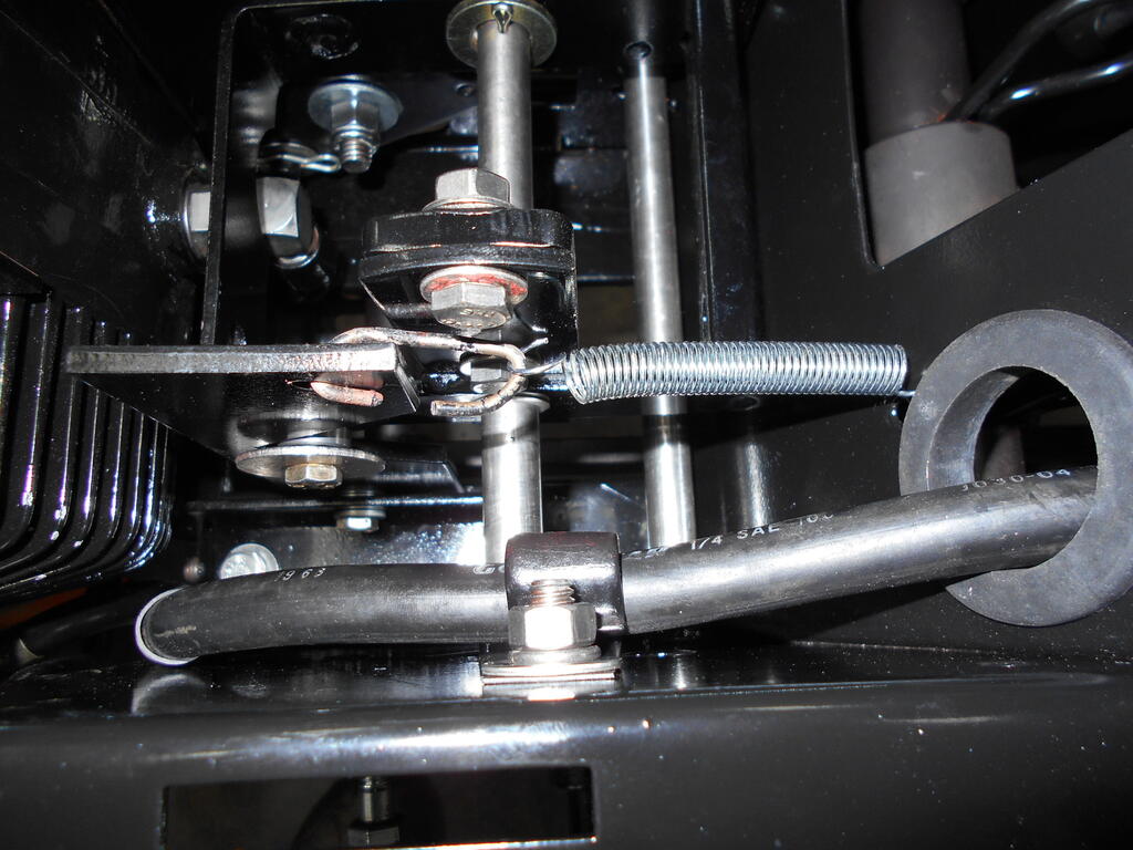 2077743333_Temporaryweakspringinstalledontoautocenterlevertoholdcamintoneutral.JPG.6b7155baad4ca33089a7c85aad4d336c.JPG