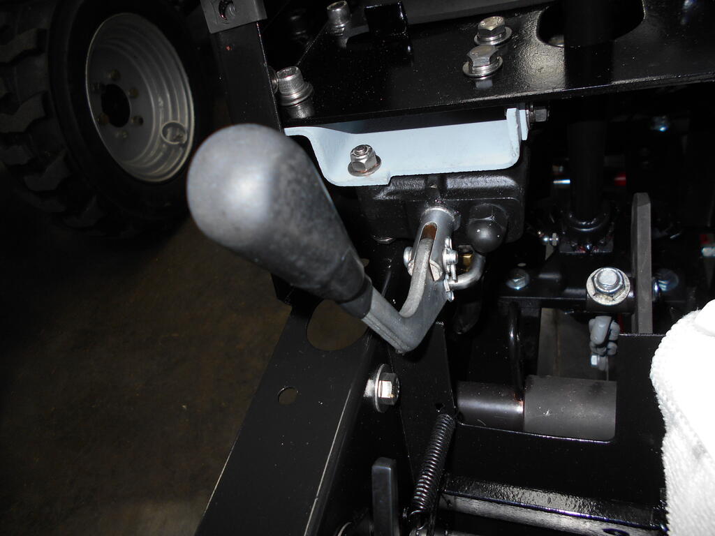 307202934_Hydraulicvalvecontrolhandleinstalled1.JPG.931daa6cbb5a2598fcb724880a920a2e.JPG