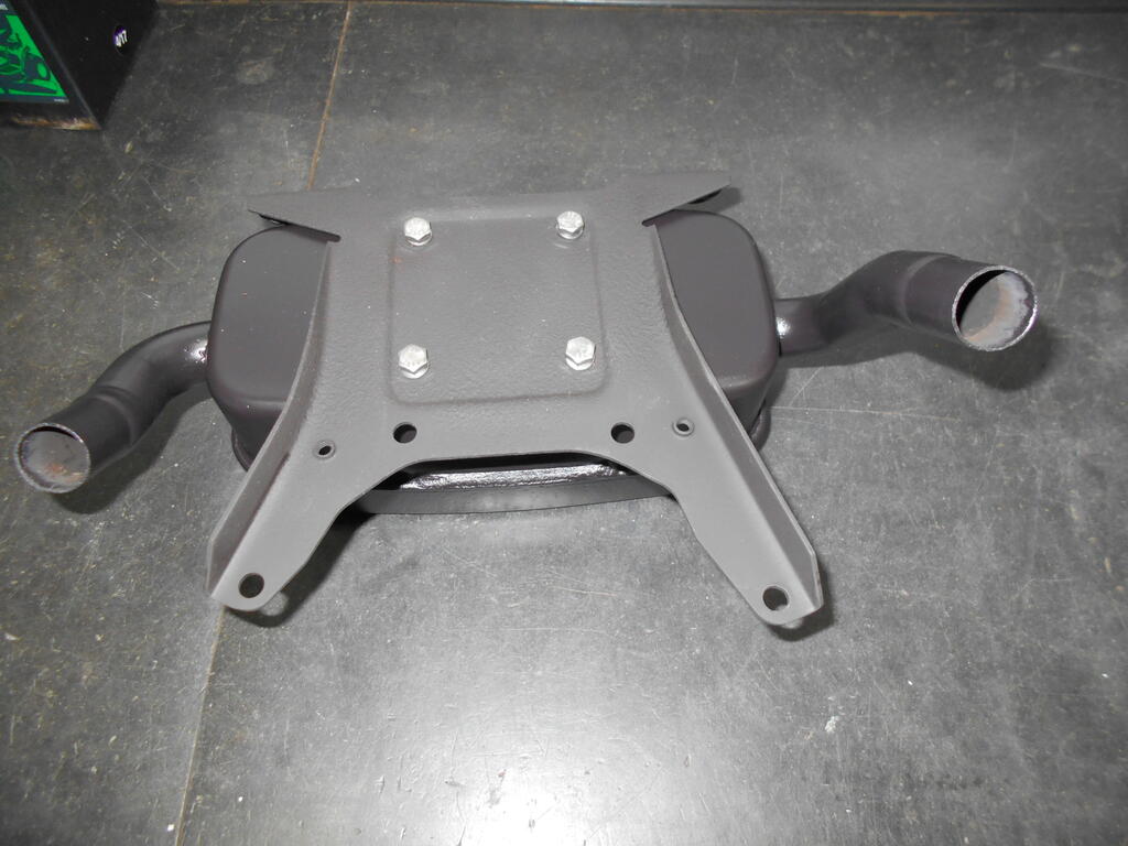 675184336_Mufflerbracketlooselyboltedtomuffler.JPG.416aa241d60ee6988e63089816b5a678.JPG