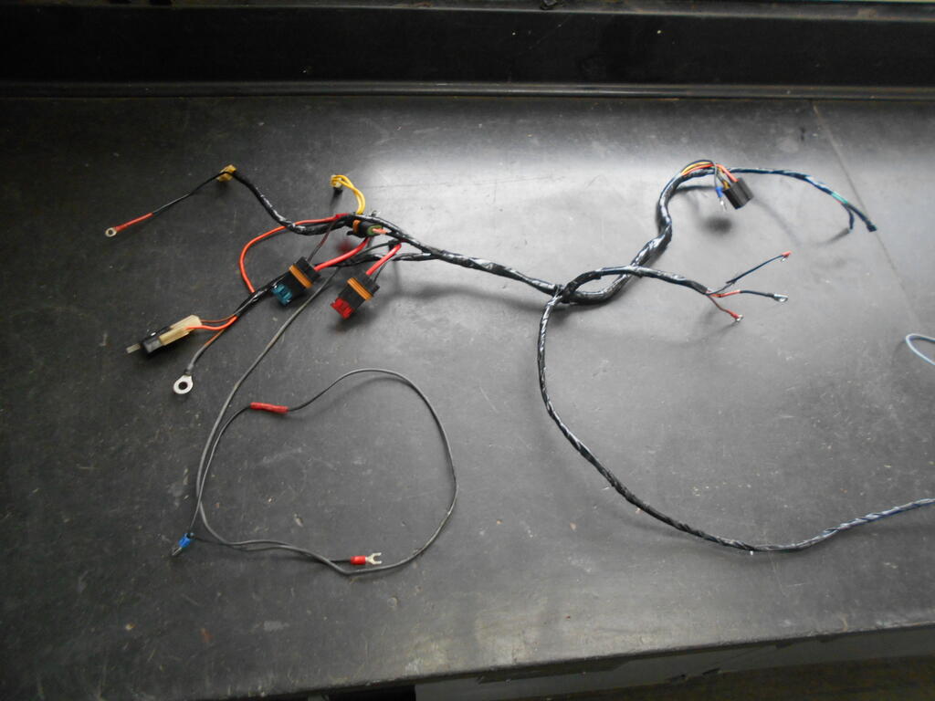 967940134_Wireharnessreadytoinstall1.JPG.b40c24d64f0f5b3c0bf93fe65d34c11a.JPG