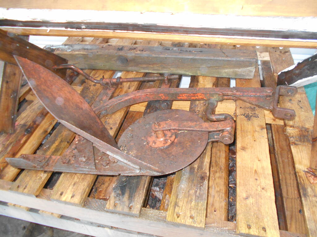 Plow.JPG.f634303788ec861e98b06933f06887d0.JPG
