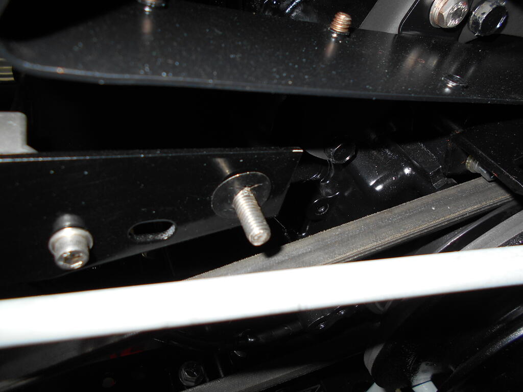 1120030838_Carriageboltandpushnutinstalledintobeltguardbracket.JPG.42cf8773c41bab0883d7143e46de7c44.JPG