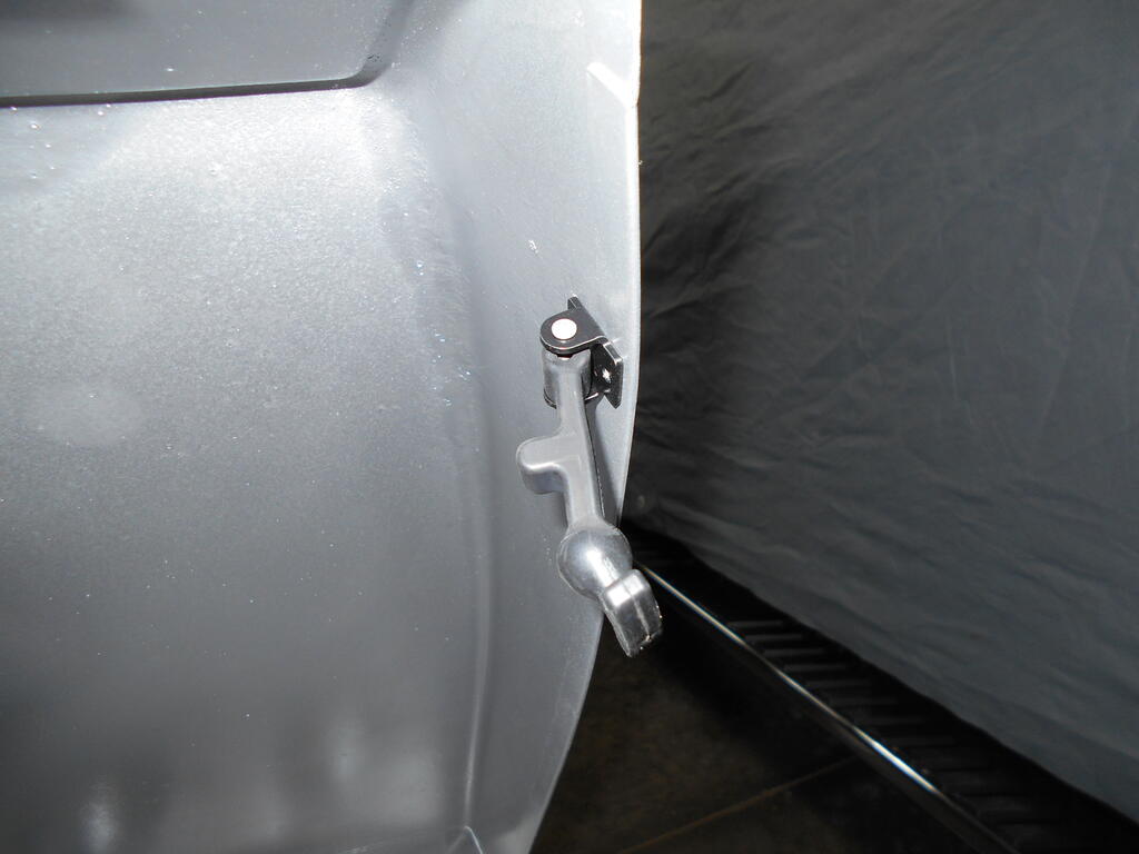1140283014_Righthoodlatchinstalled2.JPG.a0804832a59ff9b42fff18be26f0153b.JPG