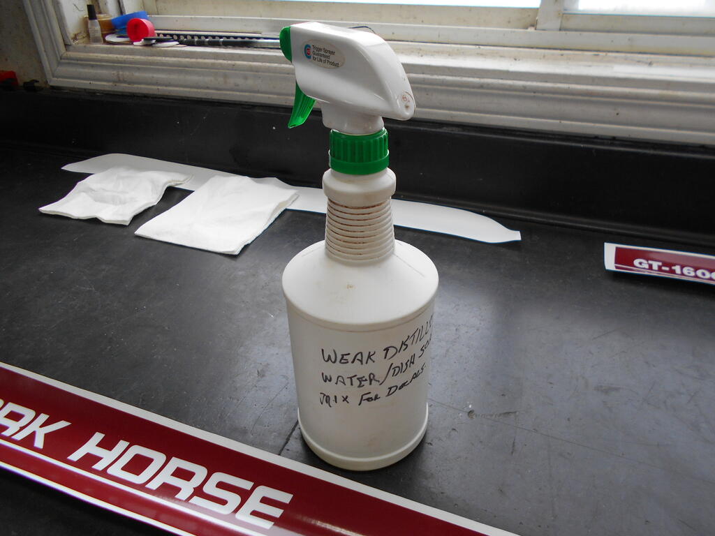 1390290764_Distilledwaterwithafewdropsofdishsoapinspraybottle.JPG.0fef7a89bb250beb5441f8eaff9722a2.JPG
