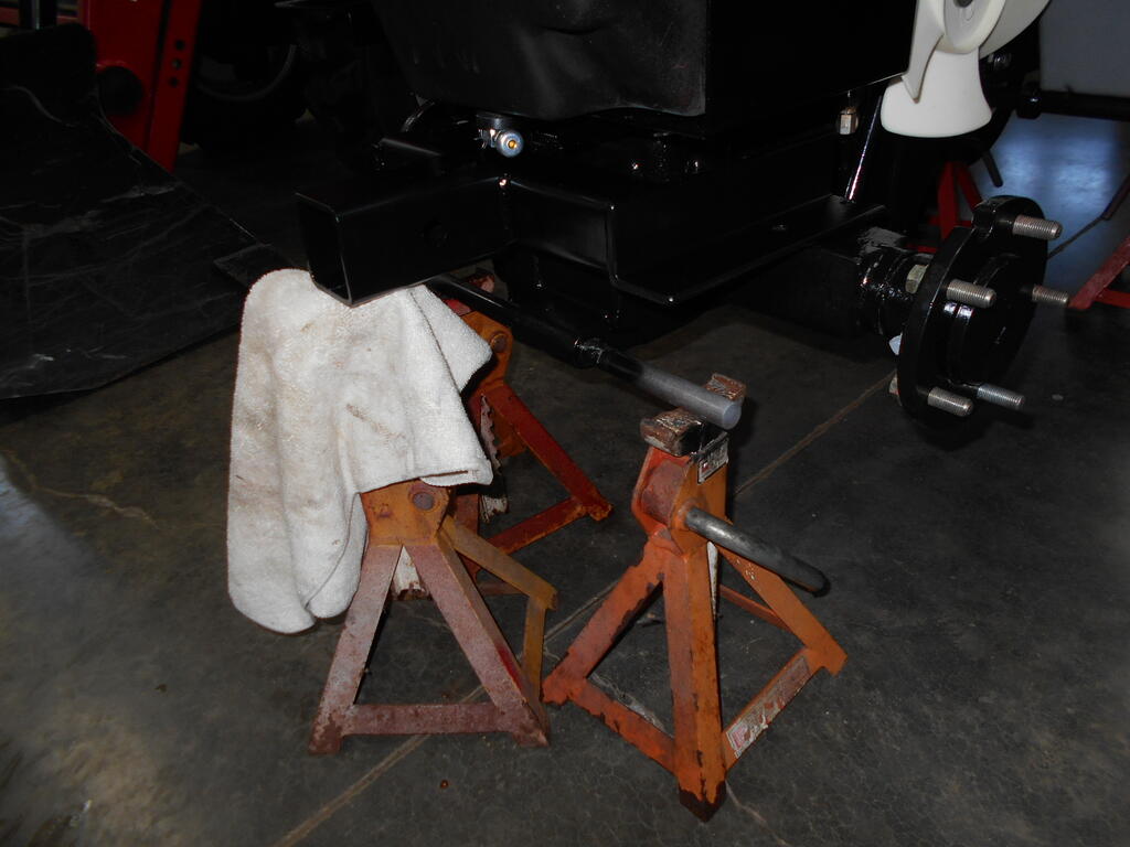794135845_Receiverhitchsittingonaxleandajackstand.JPG.a1d9a1e53e76e8ebff490d2a31b50017.JPG