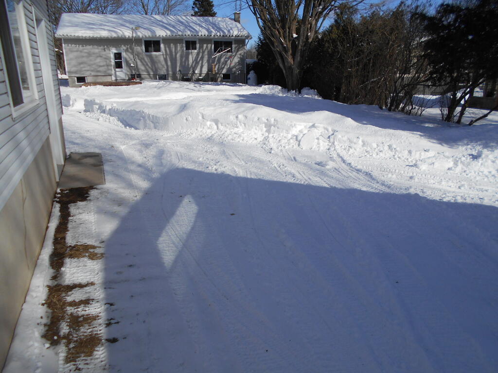 1147554374_Snowplowing20253.JPG.861b72267595e0b8f1fb2dc3ec1bf468.JPG