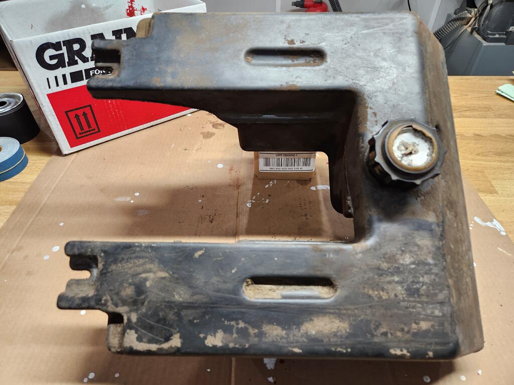 263841523_DinoFuelTankBefore.jpg.0cea360bbe9a1312b18ca16bba6e65d2.jpg
