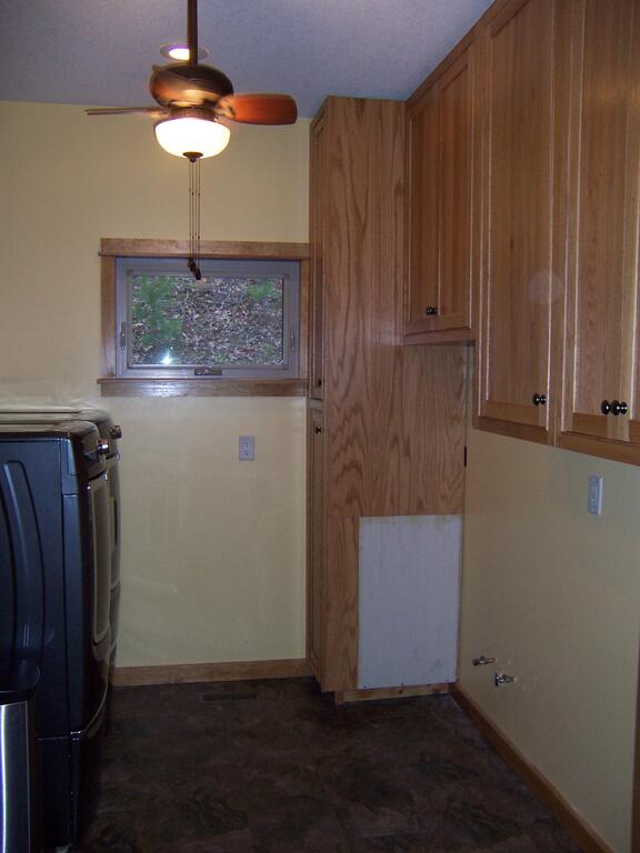 1760618098_Utilityroomcabinets005.JPG.c571be741d3c5db1bf1a91cd7db3d000.JPG