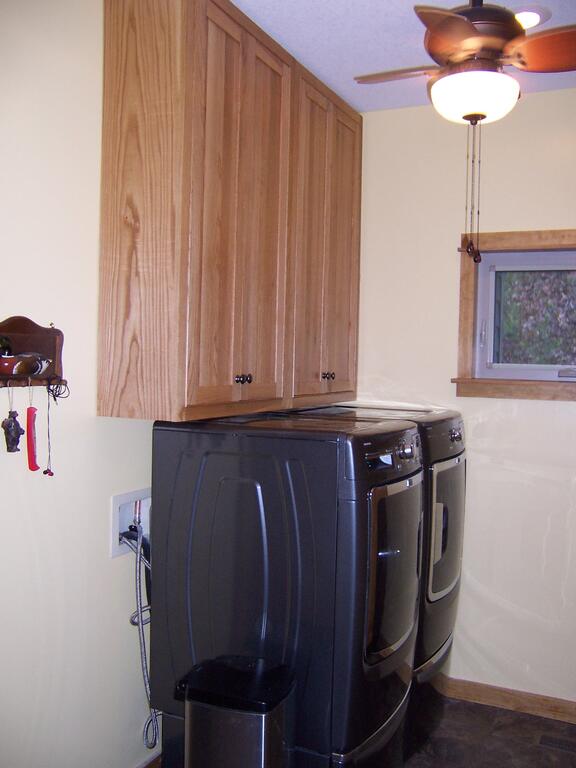 178393541_Utilityroomcabinets007.JPG.0b7736a8e23ff52996be66b3a2529377.JPG