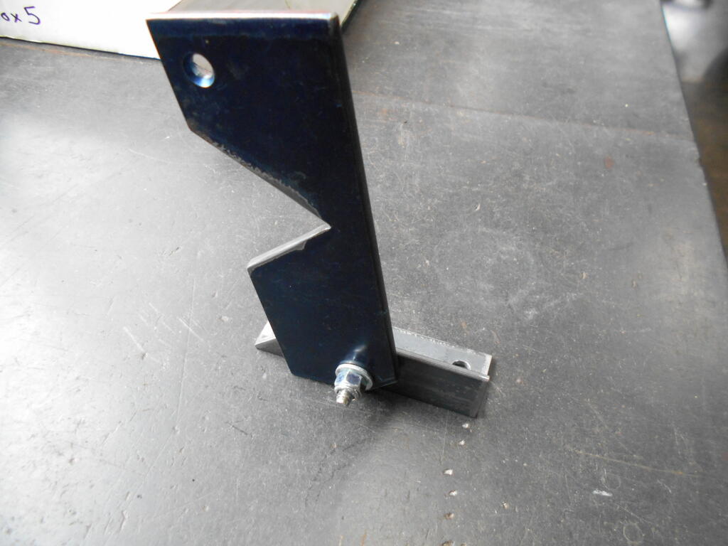 1541695300_Selfcenteringbracketandangleboltedtogether5.JPG.5db1a7eee0be40a8cee1ff51a005a475.JPG