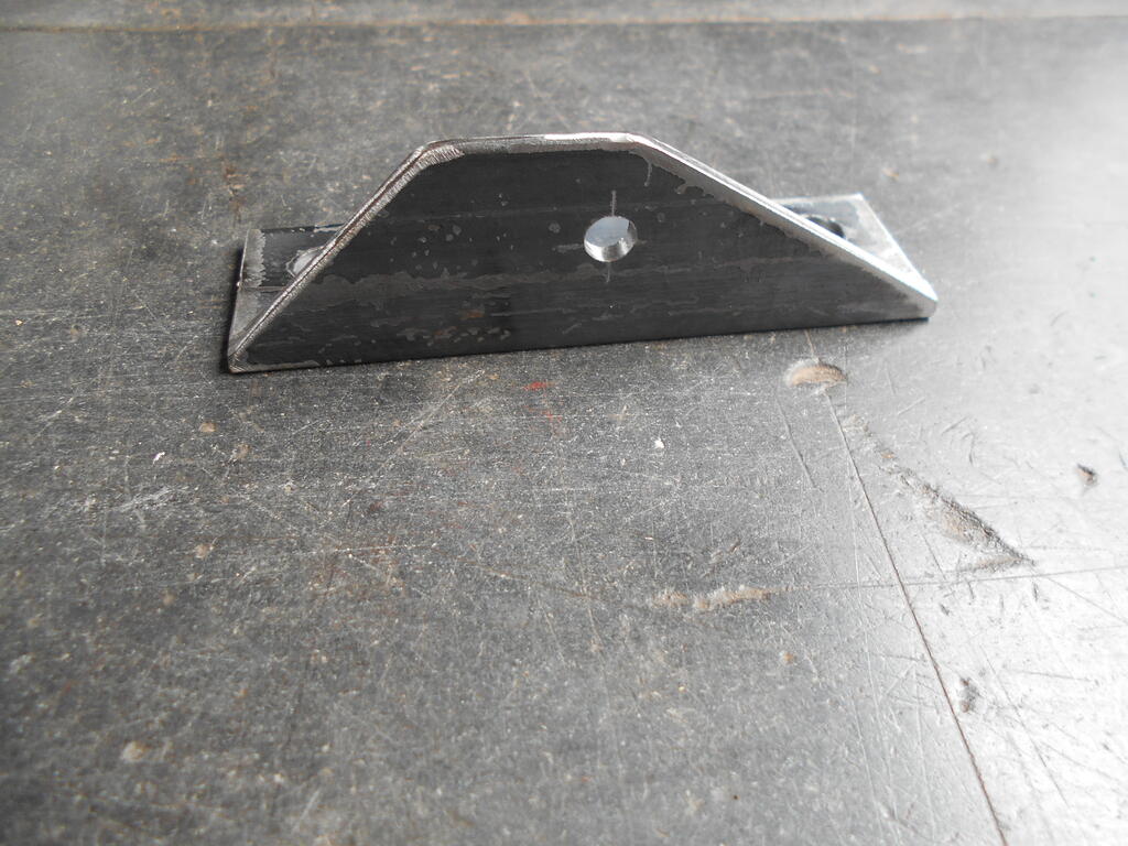 914271587_Autocenteringbracketangleironfabricated1.JPG.fafbfa103a735dda2df56c637cdda635.JPG