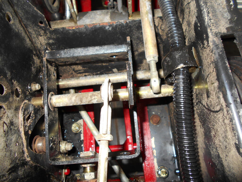 917482477_Controlrodsunbolted.JPG.3e408274d5141358c2a9d7ae031eae62.JPG
