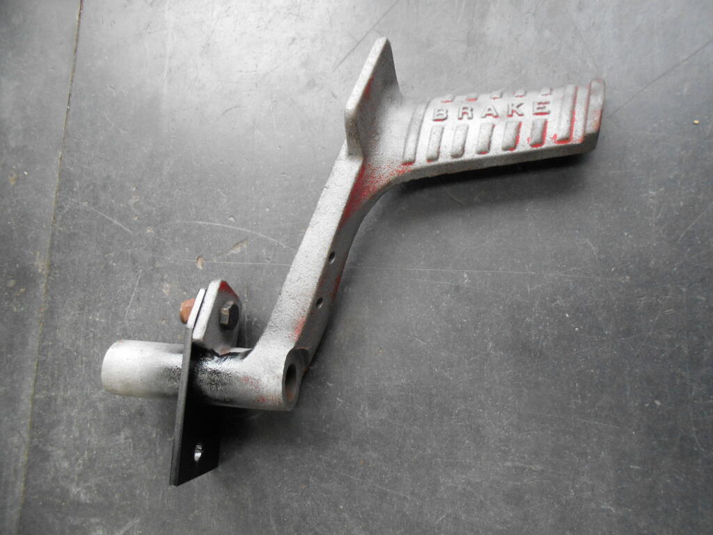 1104143355_Footpedalandplatereadyforpaint4.JPG.35c164fc60d1b5c8515923ab43852132.JPG