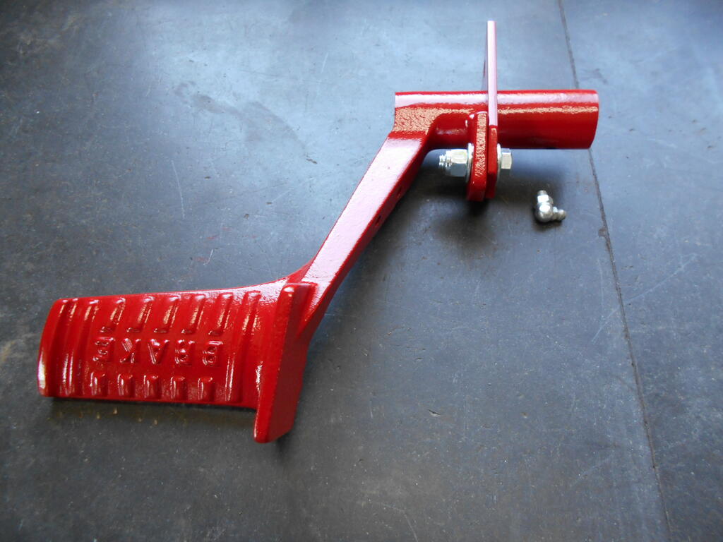 1697932098_Footpedalandplatepaintedandboltedtogetherreadyforgreasefitting1.JPG.6336f86027014ff800f4b72584238260.JPG