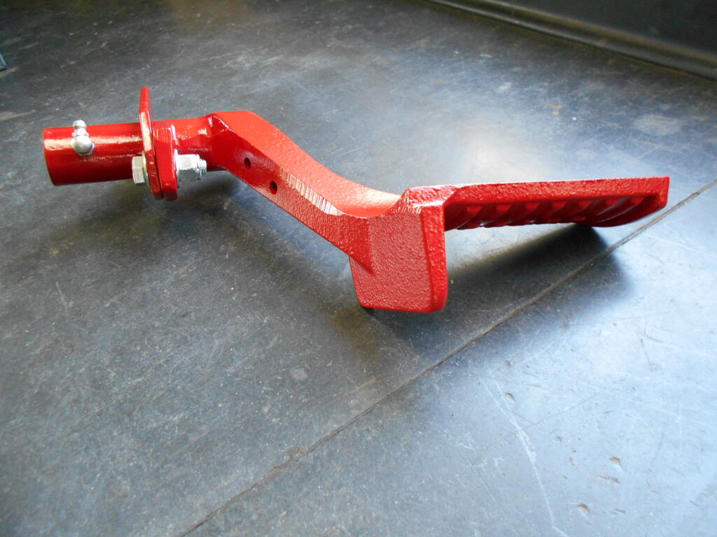 180935588_Footpedalgreasefittinginstalled1.JPG.5b11edc0e46056732cca341709180a60.JPG